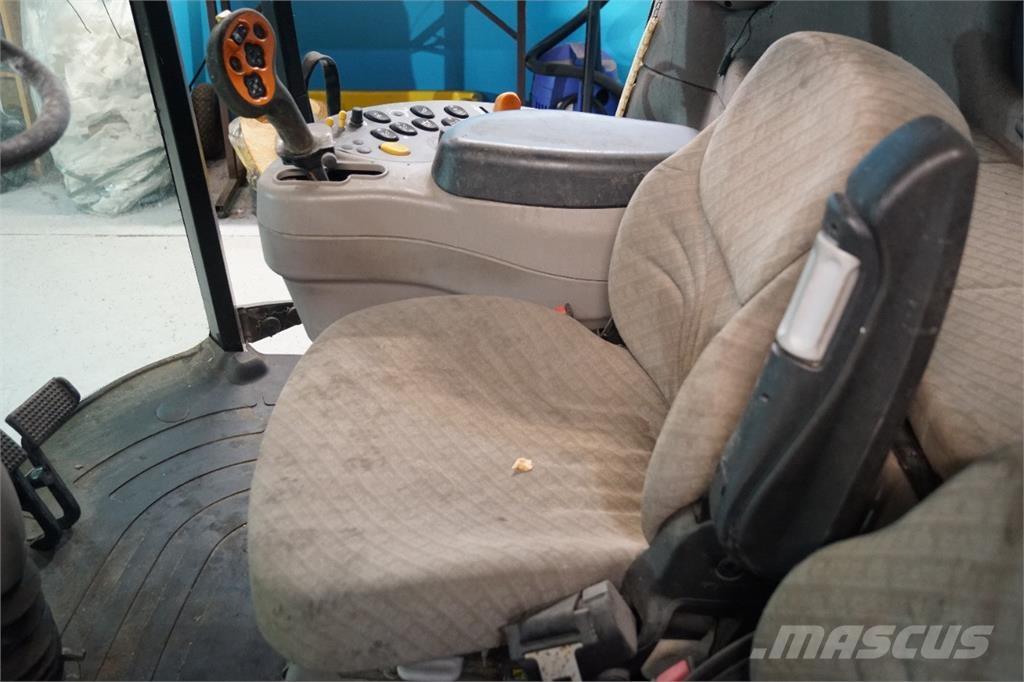 CASE 8010 キャビン及び内装