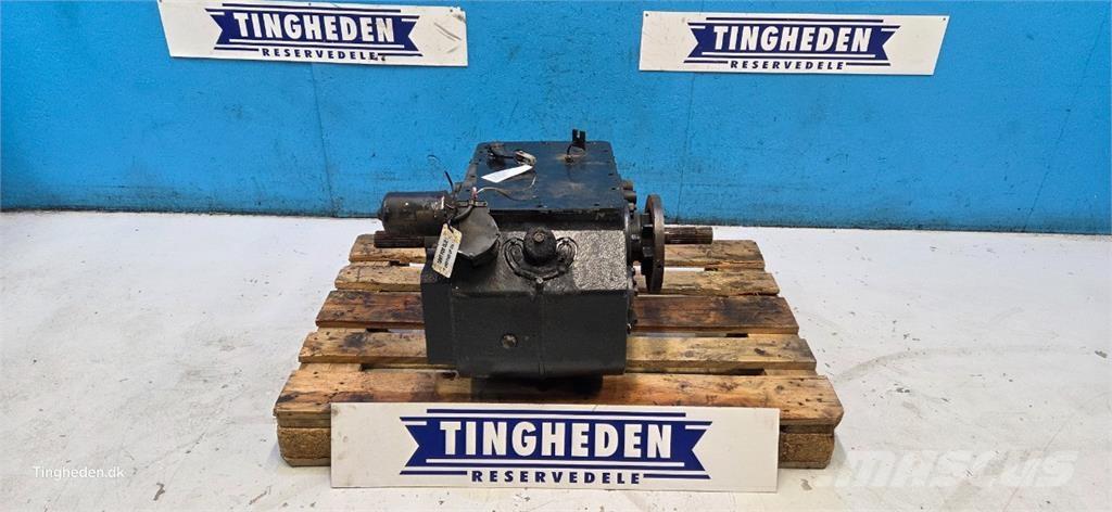 CASE 8010 トランスミッション