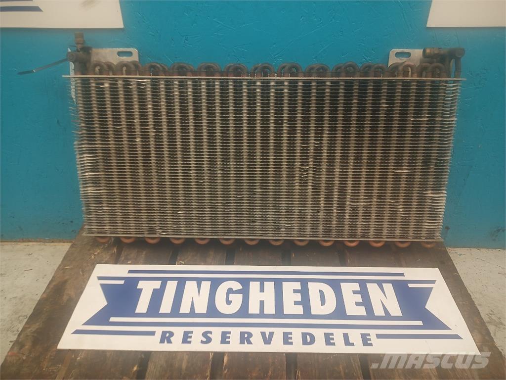 CASE CF80 ラジエター