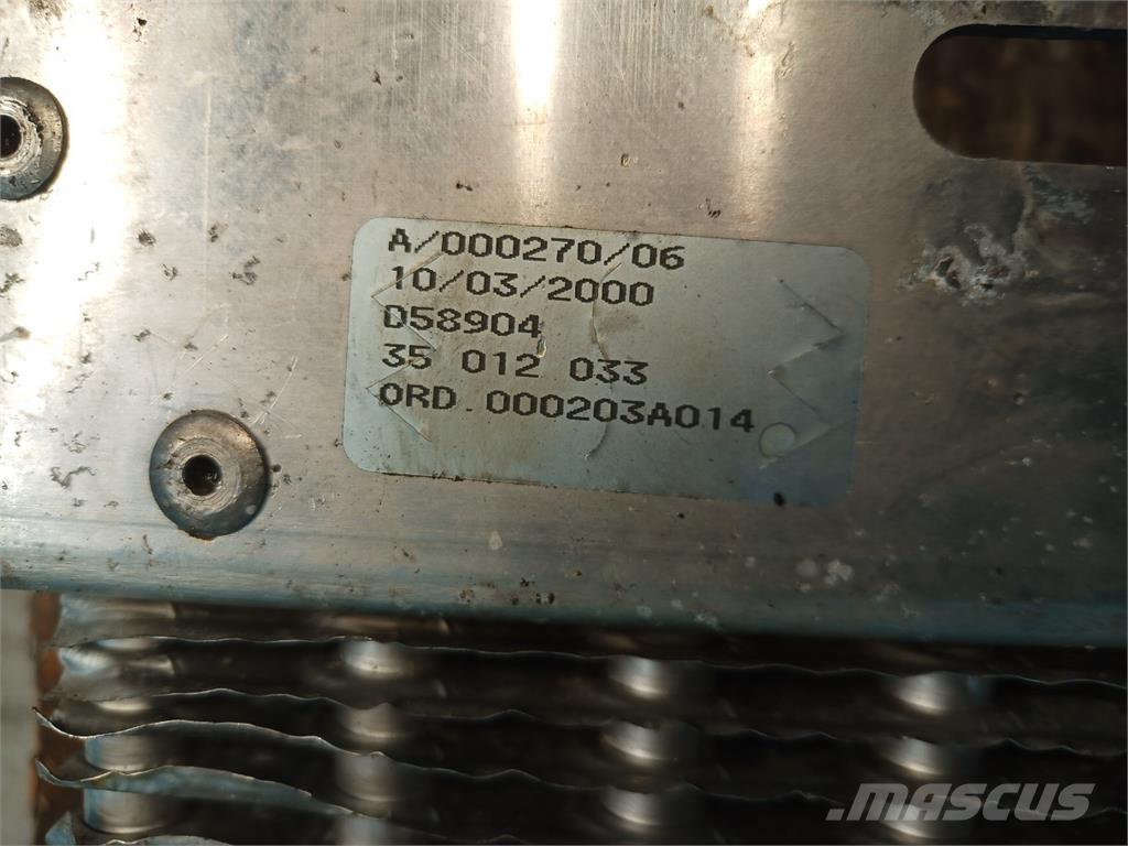 CASE CF80 ラジエター