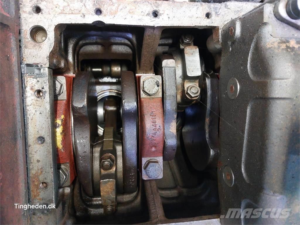 CASE D268 エンジン