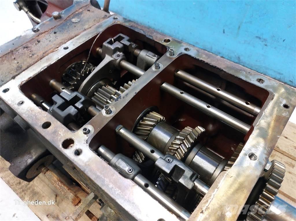 CASE Farmall 95A トランスミッション