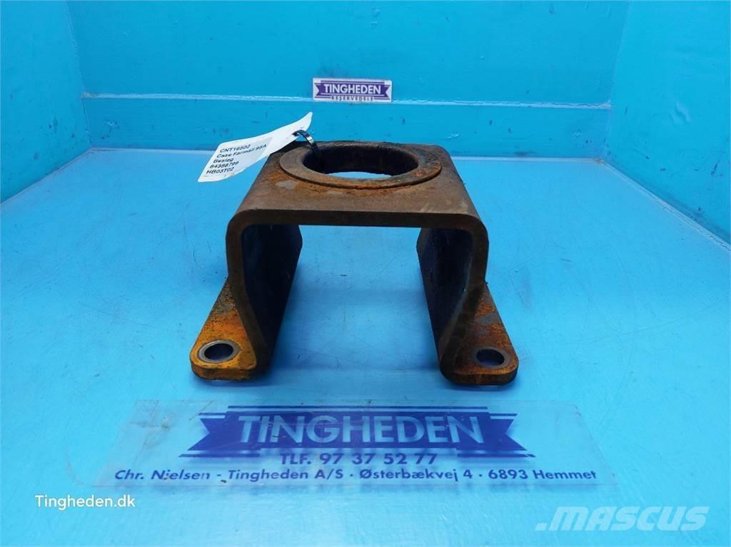 CASE Farmall 95A キャビン及び内装