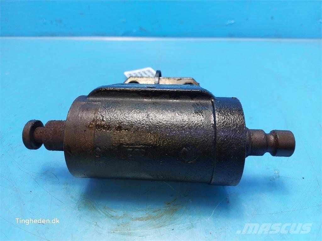 CASE Puma 185 トランスミッション