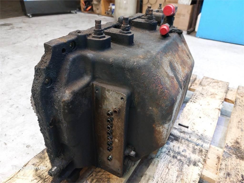 CASE Puma 185 トランスミッション