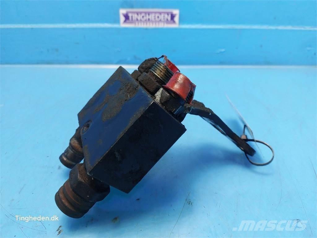 CASE Puma 185 油圧機