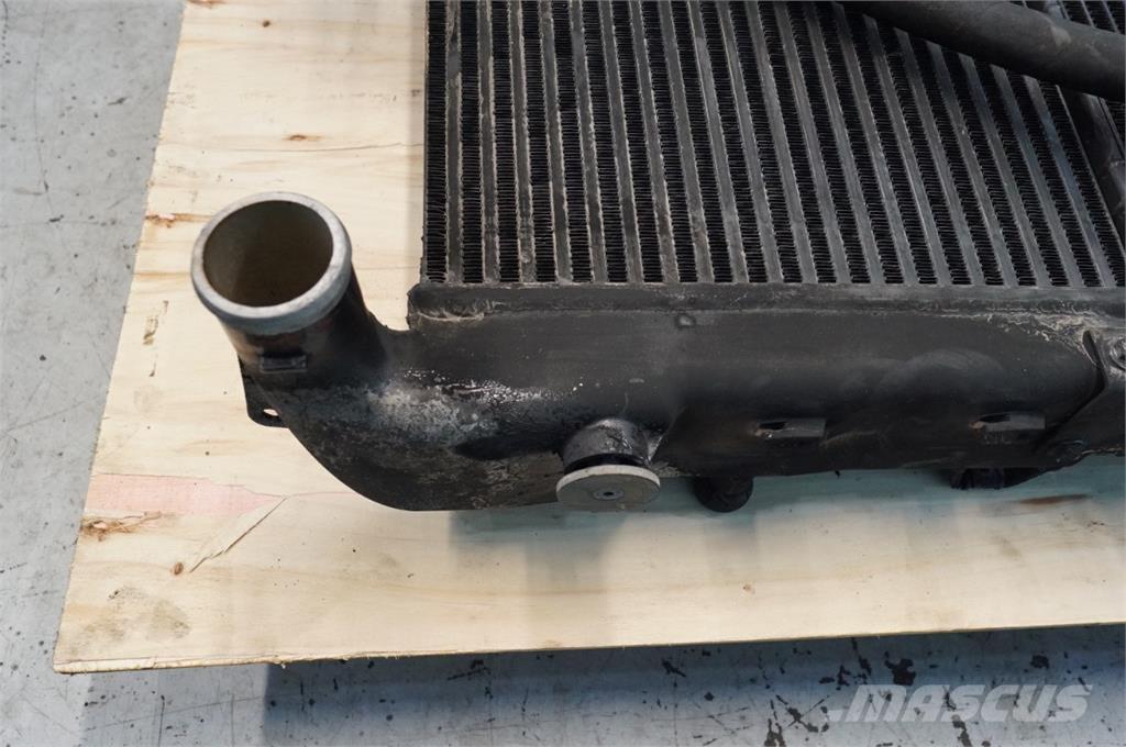 CASE Puma 200 ラジエター