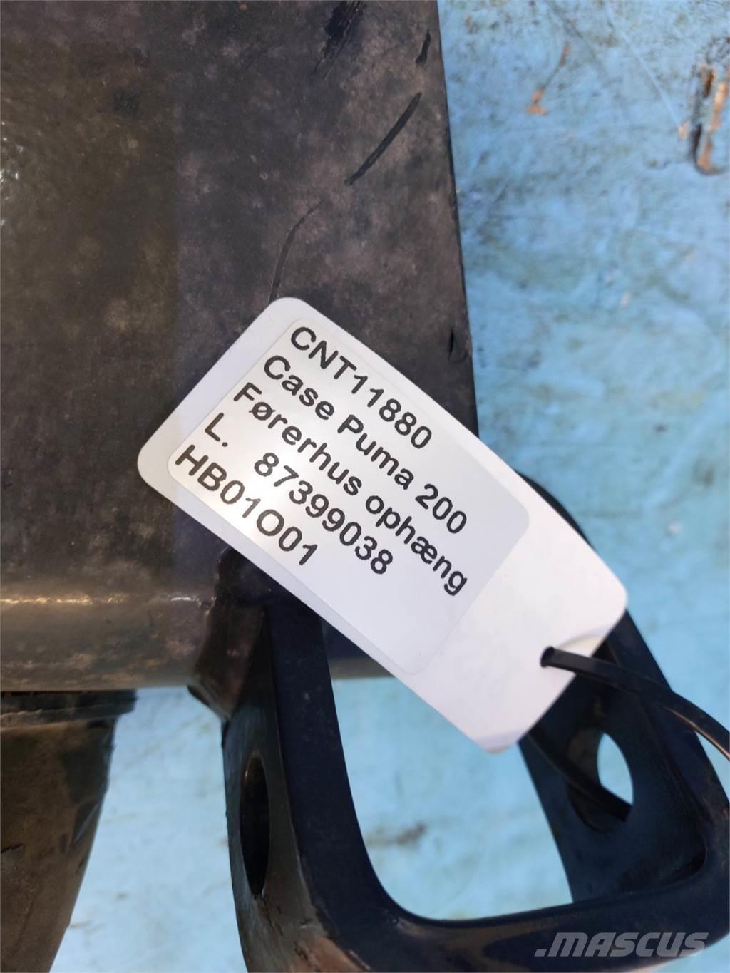 CASE Puma 200 キャビン及び内装