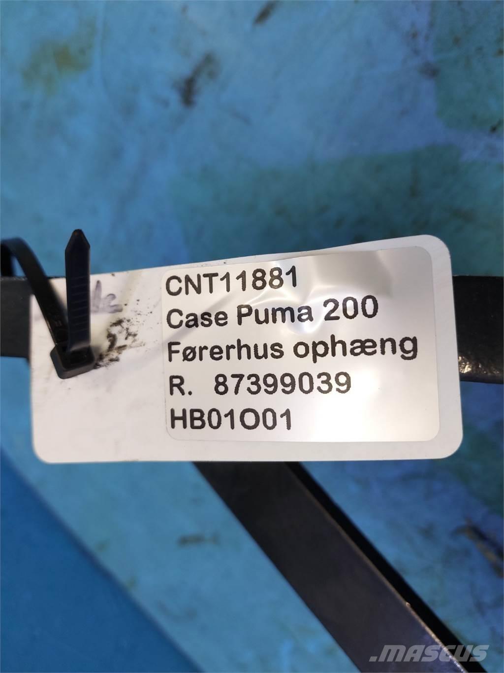 CASE Puma 200 キャビン及び内装