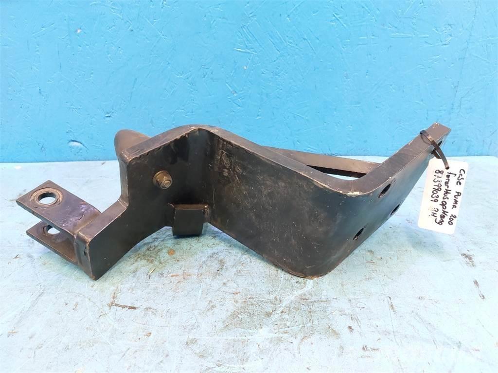 CASE Puma 200 キャビン及び内装