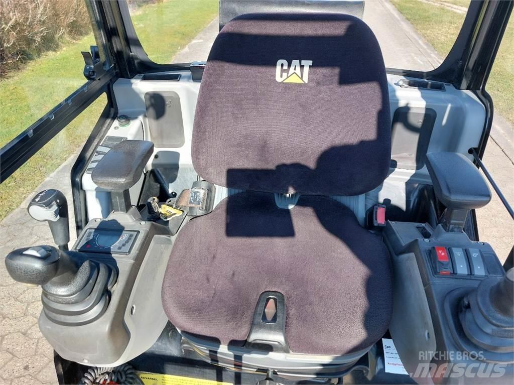 CAT 301.7D ミニ油圧ショベル 7t以下（ミニユンボ・ミニディガー）
