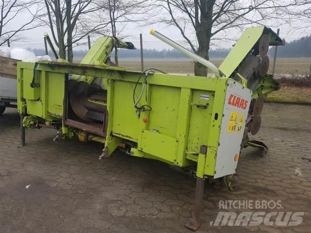 CLAAS 6218 8R 自走式フォレージハーベスター
