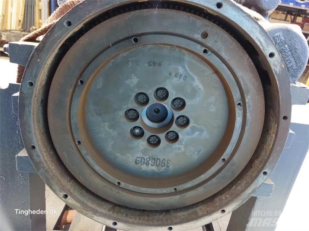 Cummins 6LTAA8.9 エンジン