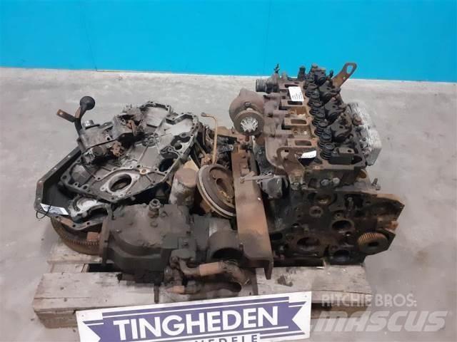 Deutz BF4M2012 エンジン