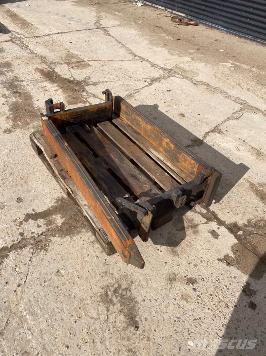 Elm 2500kg フォーク