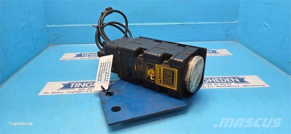 Ford 8210 電子機器