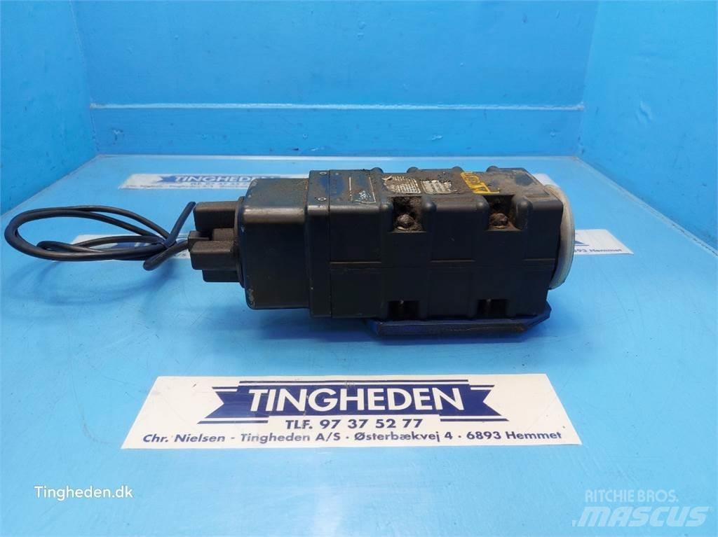 Ford TW15 電子機器
