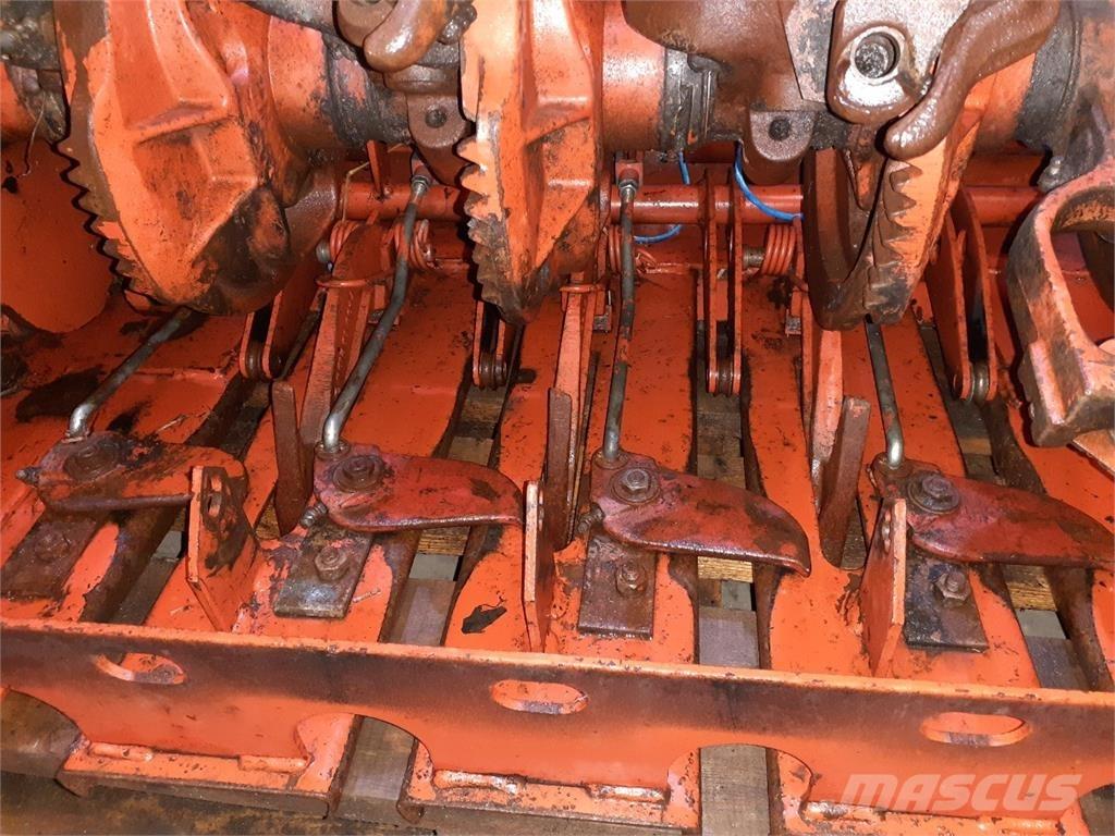 Hesston 4700 その他飼料収穫設備