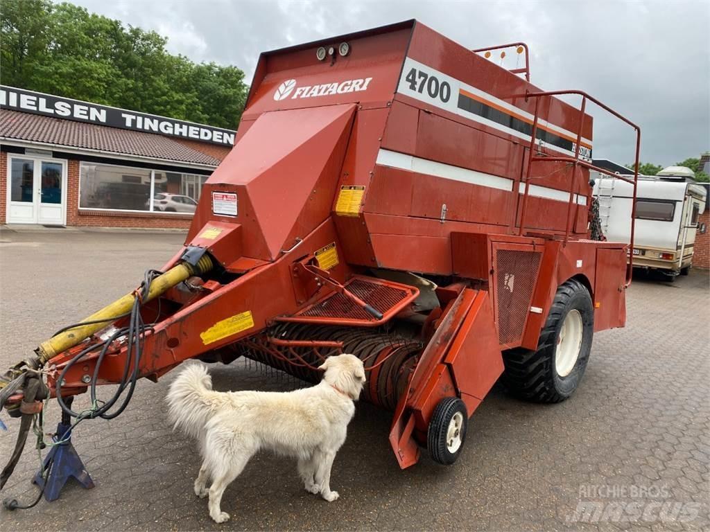 Hesston 4700 スクエアベーラー