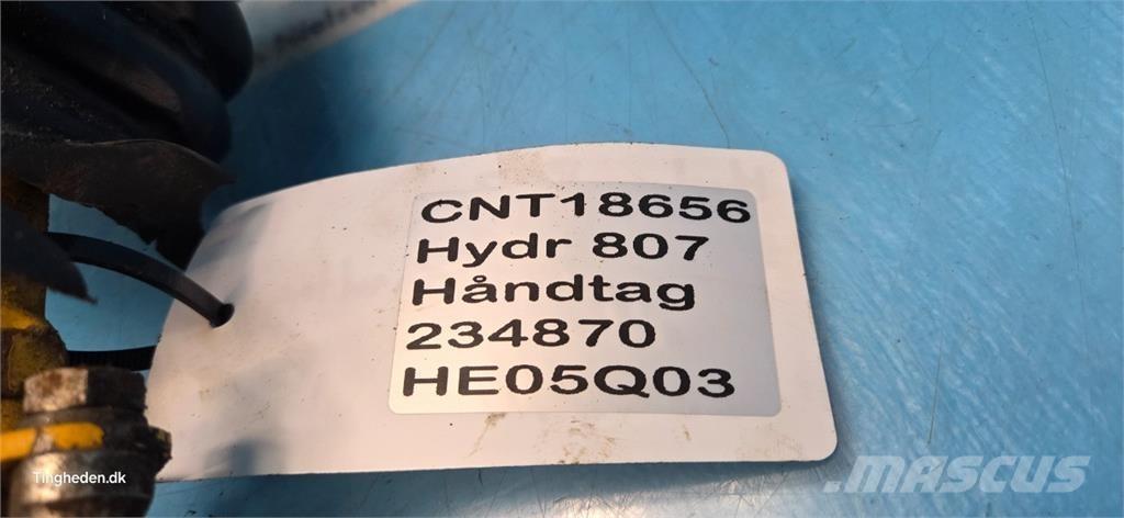 Hydrema 807 キャビン及び内装