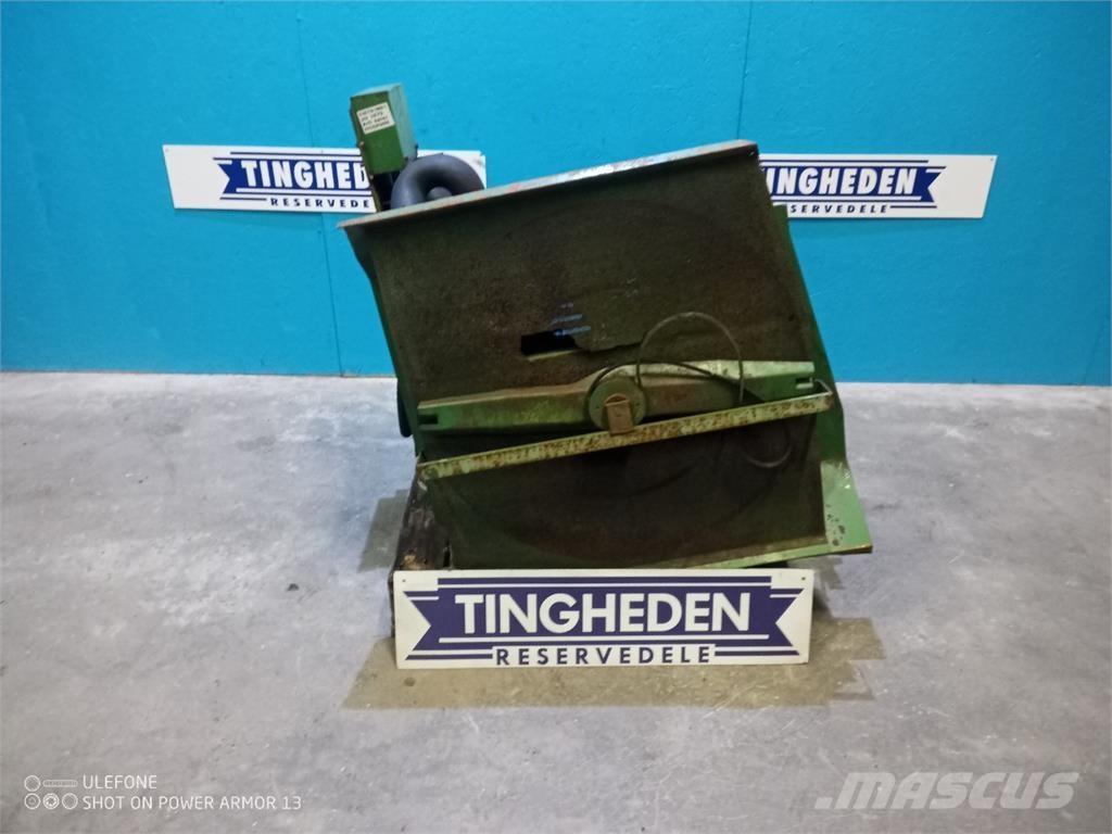 John Deere 1075 キャビン及び内装