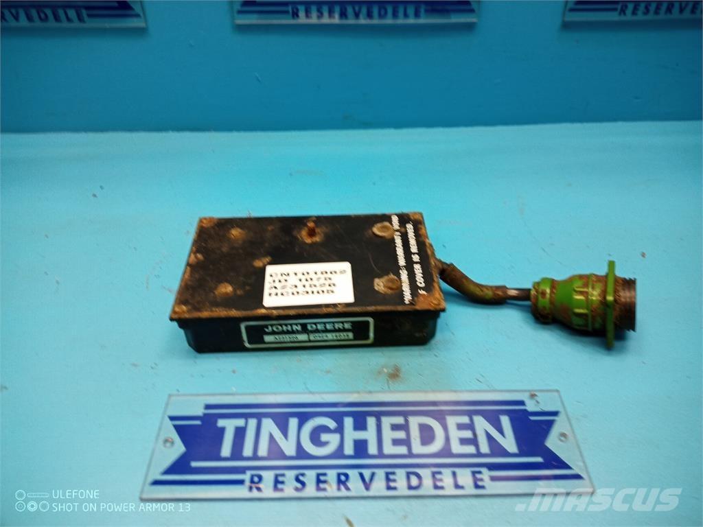John Deere 1085 電子機器