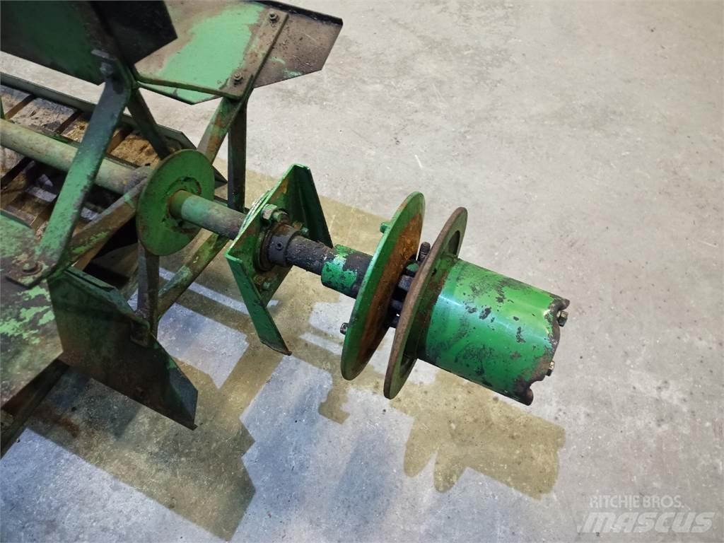 John Deere 1085 砂と塩撒き専用車