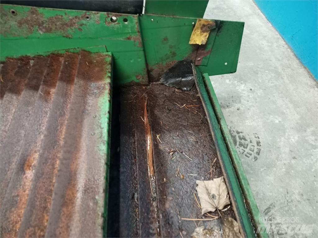 John Deere 1085 砂と塩撒き専用車