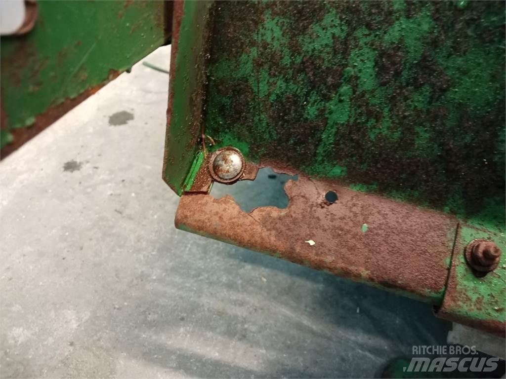 John Deere 1085 砂と塩撒き専用車