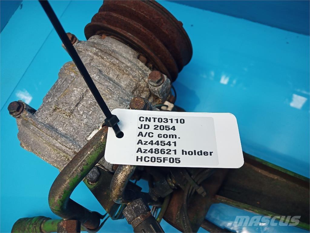John Deere 2054 キャビン及び内装