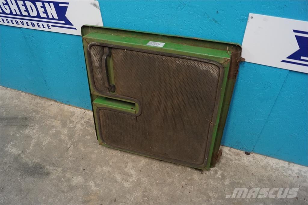 John Deere 3040 キャビン及び内装