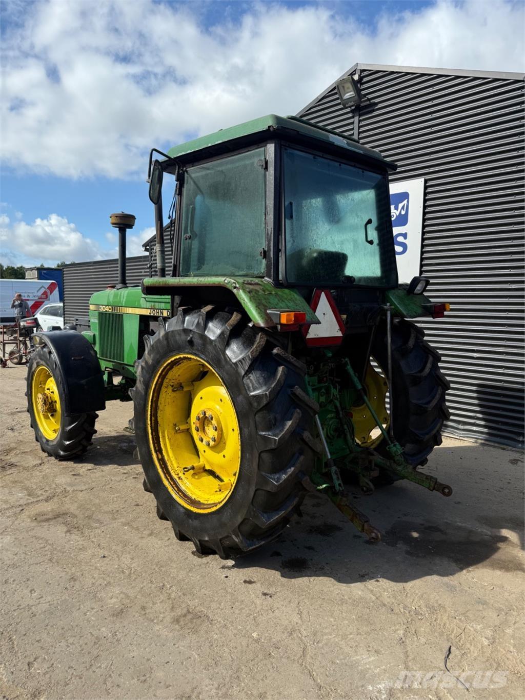 John Deere 3040 トラクター