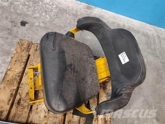 John Deere 310 キャビン及び内装