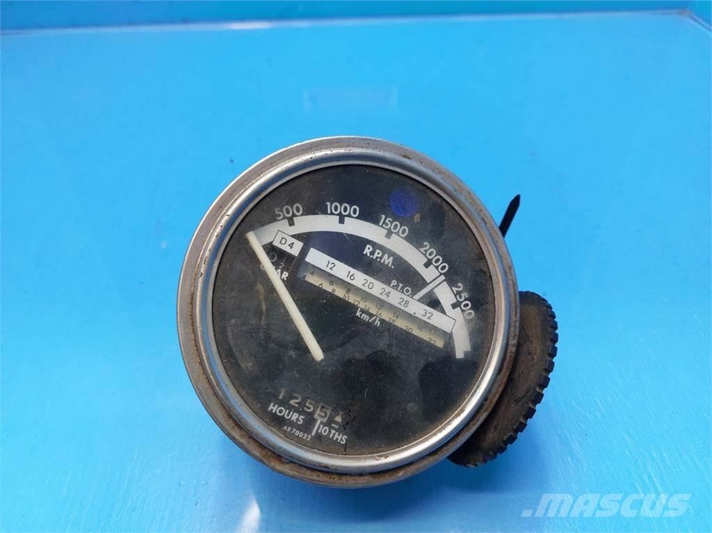 John Deere 4040 電子機器