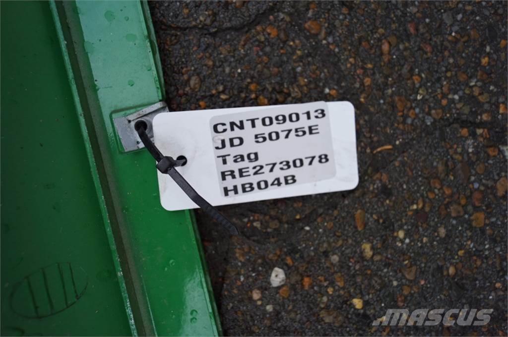 John Deere 5075E キャビン及び内装