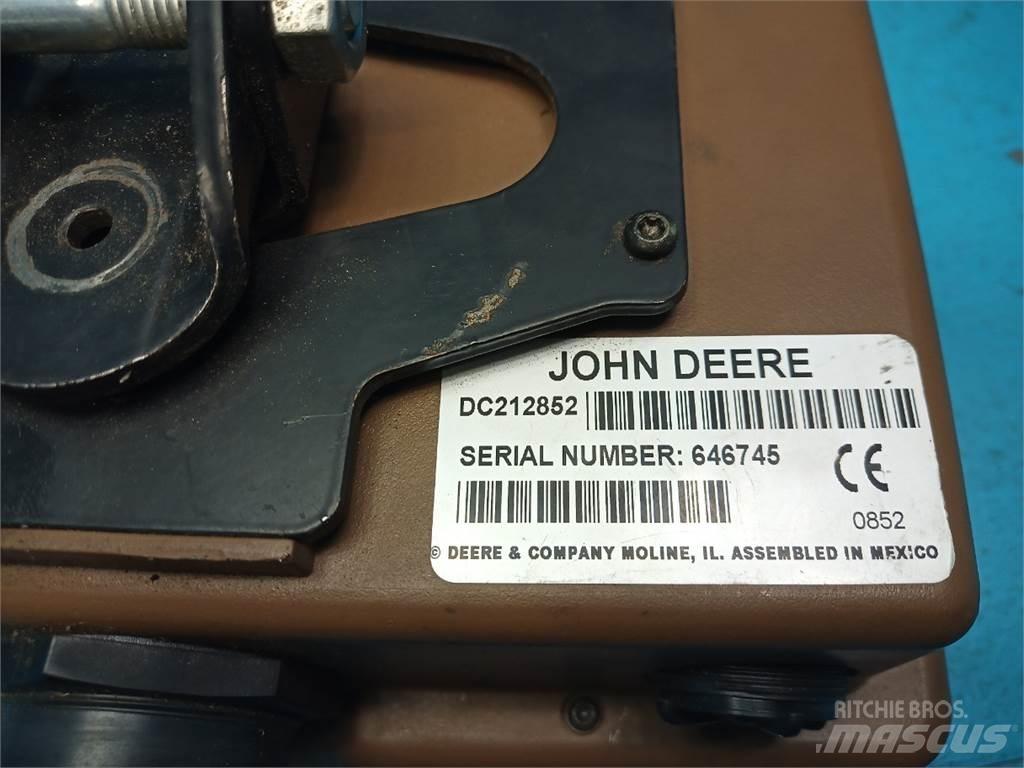 John Deere 590 電子機器