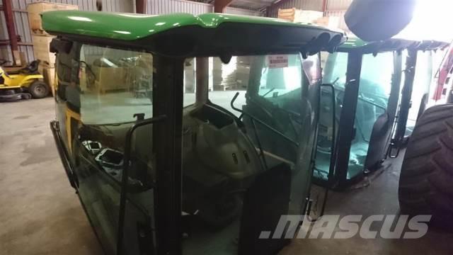 John Deere 6155 キャビン及び内装