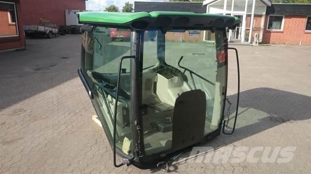 John Deere 6210R キャビン及び内装