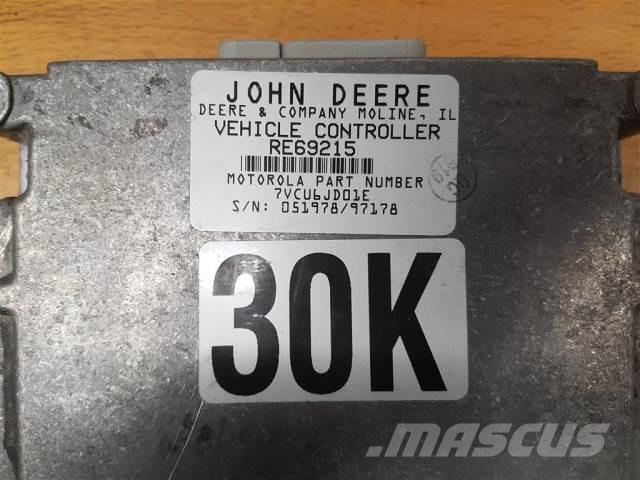John Deere 8400 電子機器