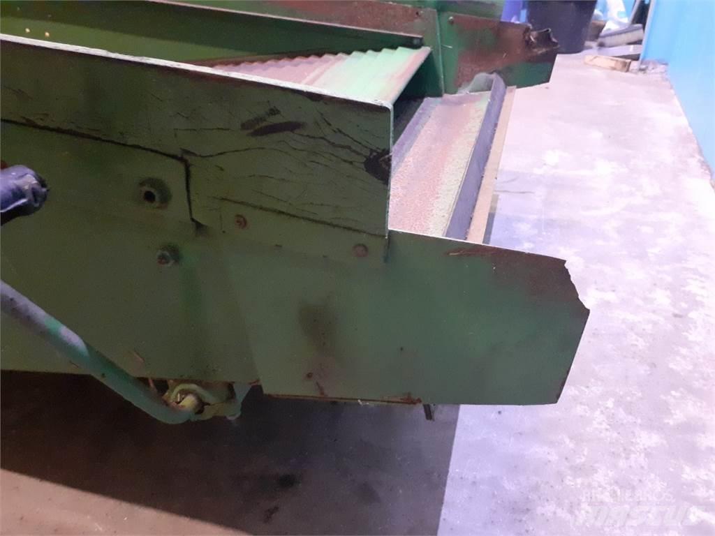 John Deere 955 砂と塩撒き専用車