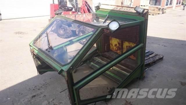 John Deere 975 キャビン及び内装