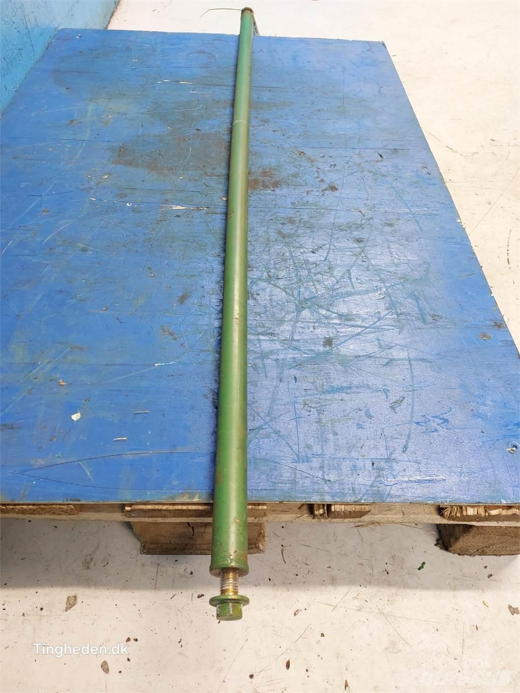 John Deere S670 砂と塩撒き専用車