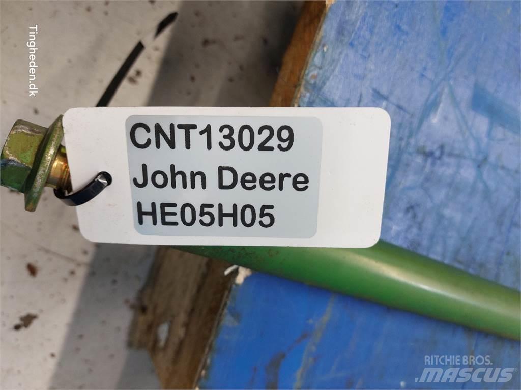 John Deere S670 砂と塩撒き専用車