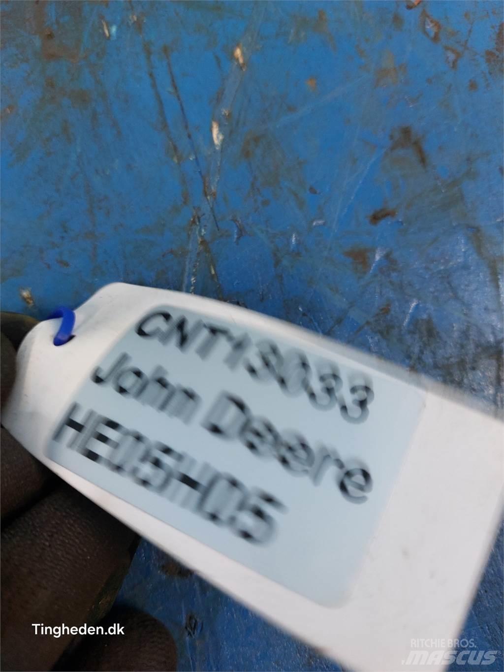 John Deere S670 砂と塩撒き専用車