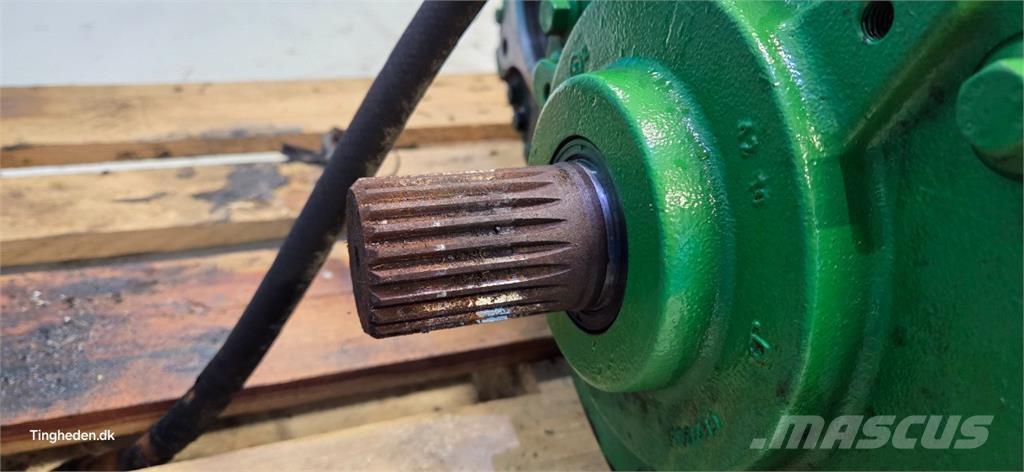 John Deere S690 トランスミッション