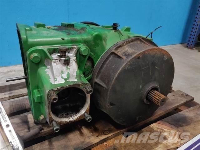 John Deere T670 トランスミッション
