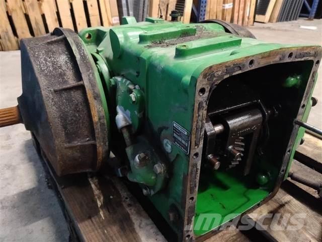 John Deere T670 トランスミッション