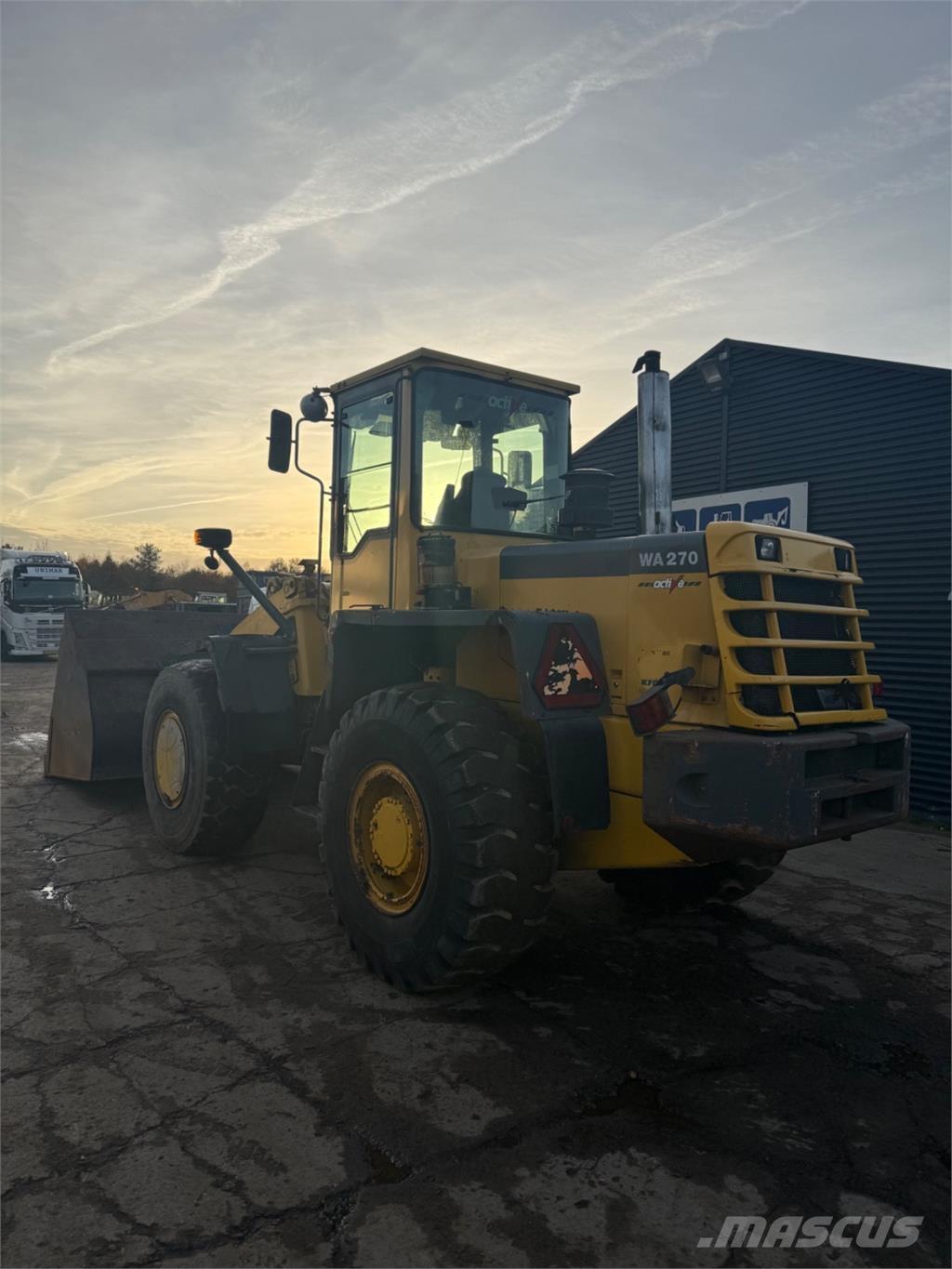 Komatsu WA270-3 ホイールローダー・タイヤショベル