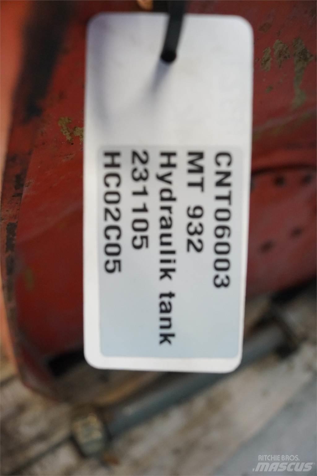 Manitou MT 932T ラジエター