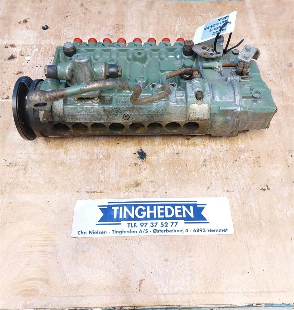 Mercedes-Benz V8 エンジン